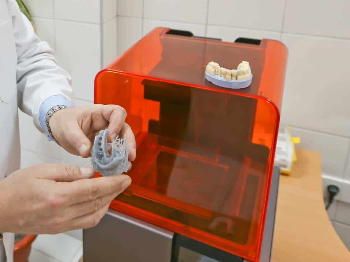 How To Clean a Resin 3D Printer (The Ultimate Guide) Printing It 3D