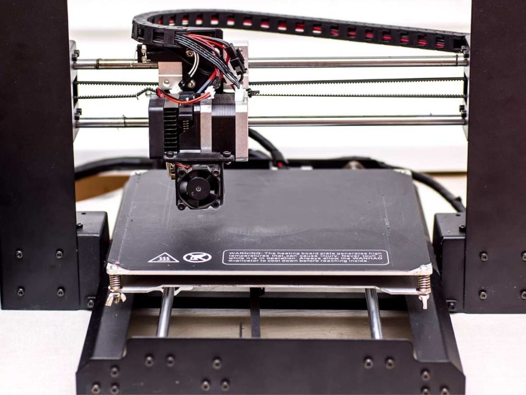 3d printer with extruder motor and cooling fan