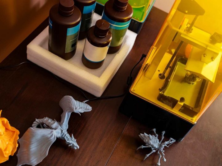 resin 3d printer with resin and 3d printed objects